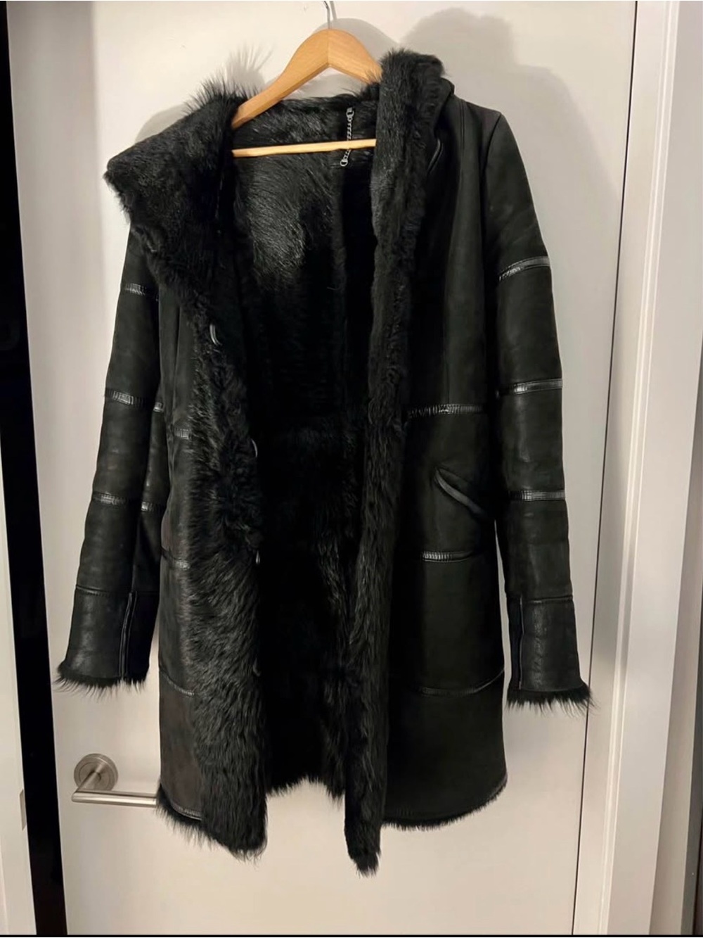 Natural Shearling Laser-Polished Leather Coat Black XS